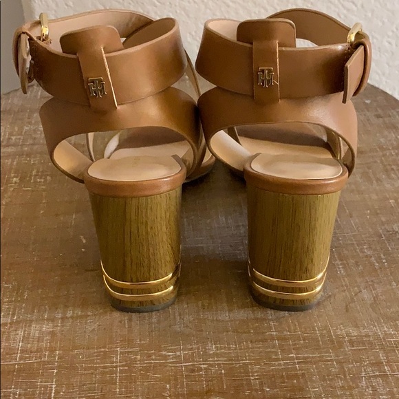 EUC Tommy Hilfiger Wood style Sandals - Picture 4 of 7